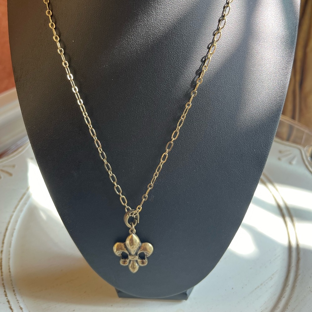 Fleur de lis antique finish necklace 18” nwt